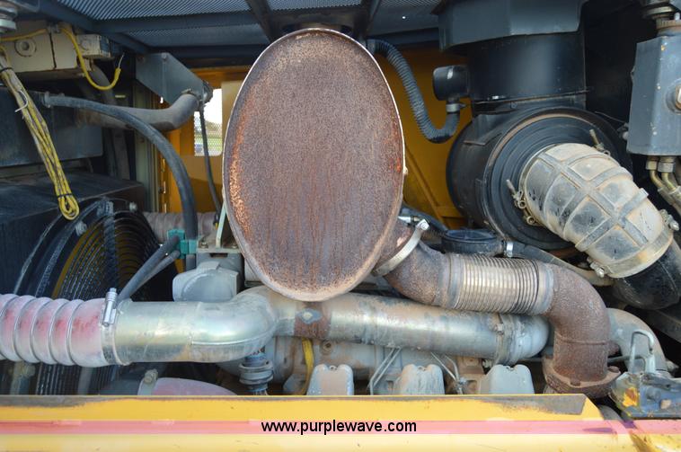 image for item H2951 2001 John Deere 1050C dozer