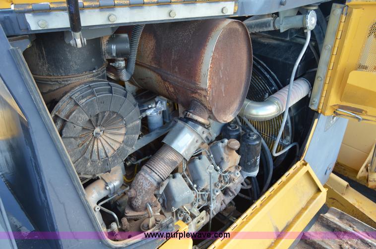 image for item H2951 2001 John Deere 1050C dozer