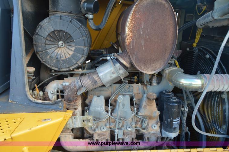 image for item H2951 2001 John Deere 1050C dozer