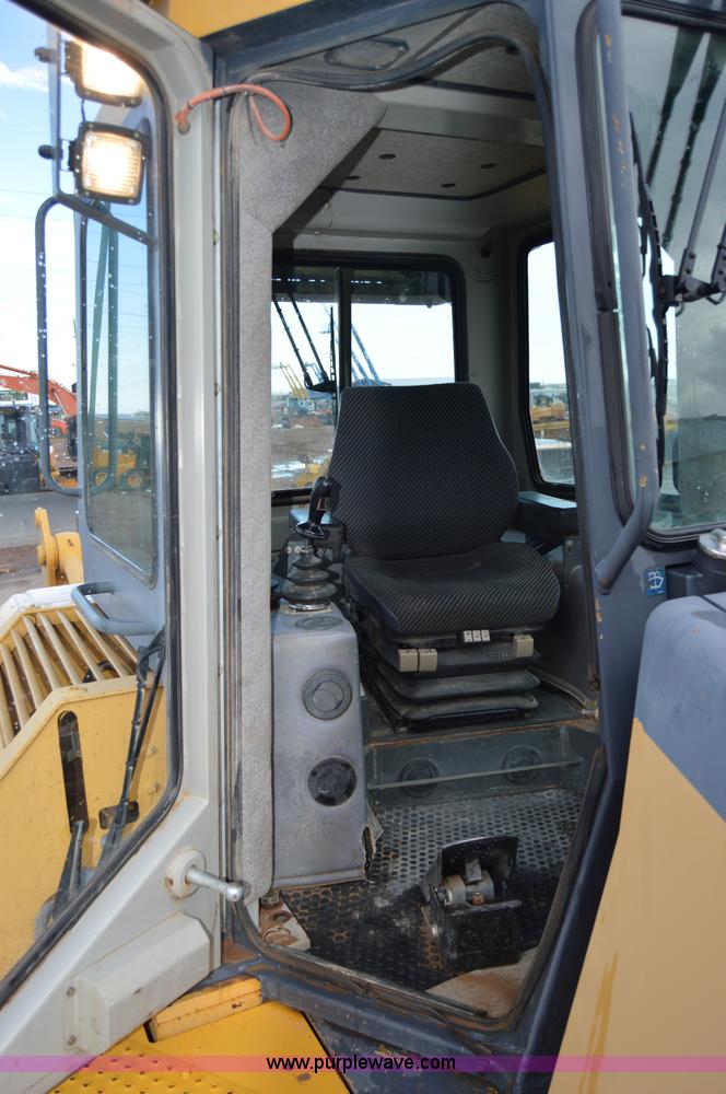 image for item H2951 2001 John Deere 1050C dozer