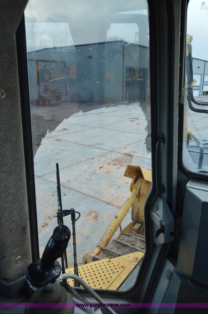 image for item H2951 2001 John Deere 1050C dozer