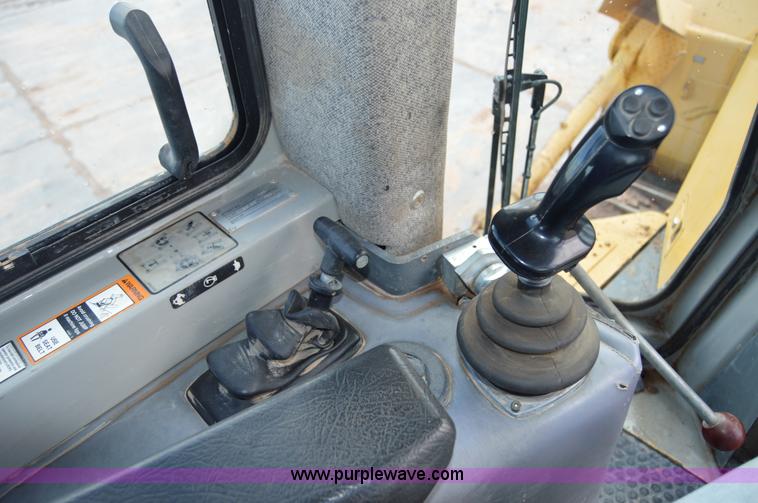 image for item H2951 2001 John Deere 1050C dozer