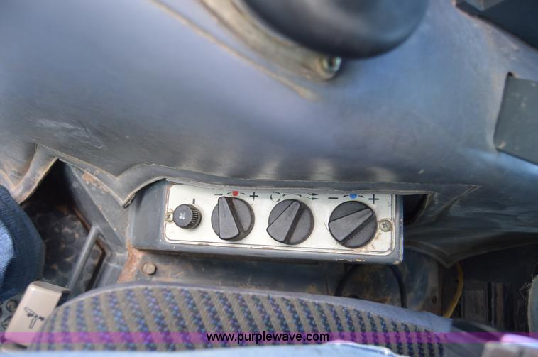 image for item H2951 2001 John Deere 1050C dozer