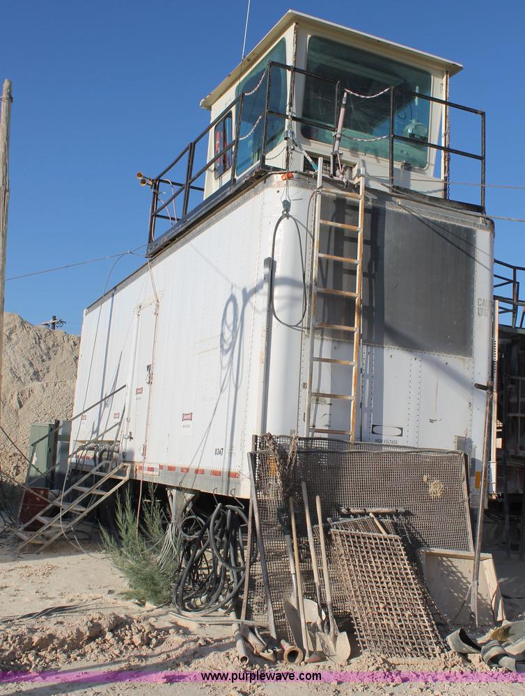 image for item H2957 2005 Trailmobile electric control van