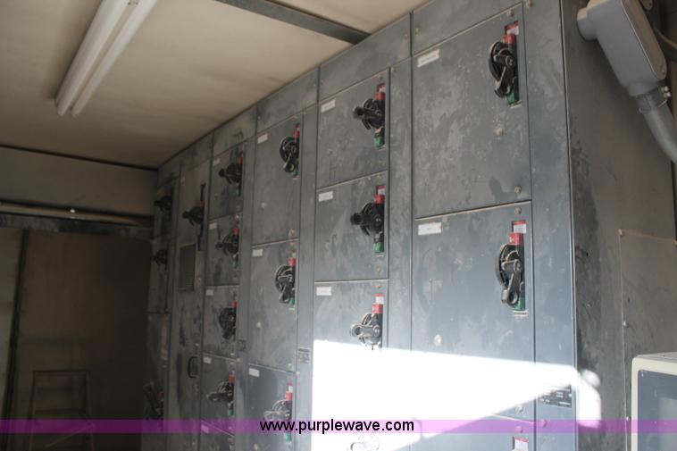 image for item H2957 2005 Trailmobile electric control van