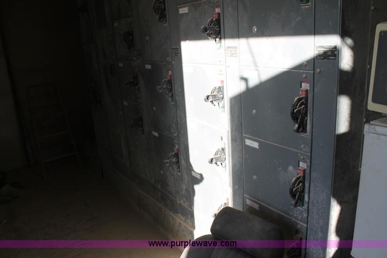 image for item H2957 2005 Trailmobile electric control van