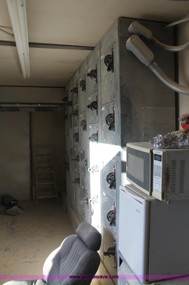 image for item H2957 2005 Trailmobile electric control van