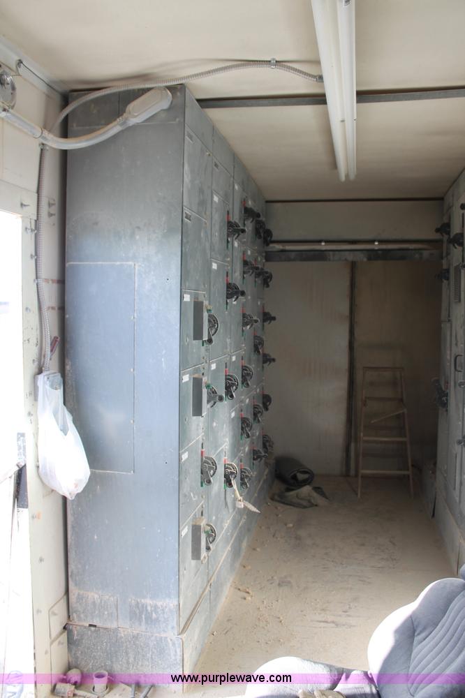 image for item H2957 2005 Trailmobile electric control van