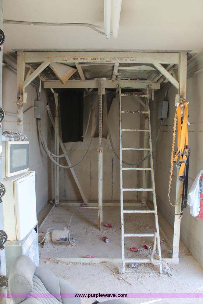 image for item H2957 2005 Trailmobile electric control van