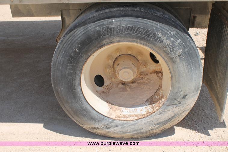 image for item H2957 2005 Trailmobile electric control van