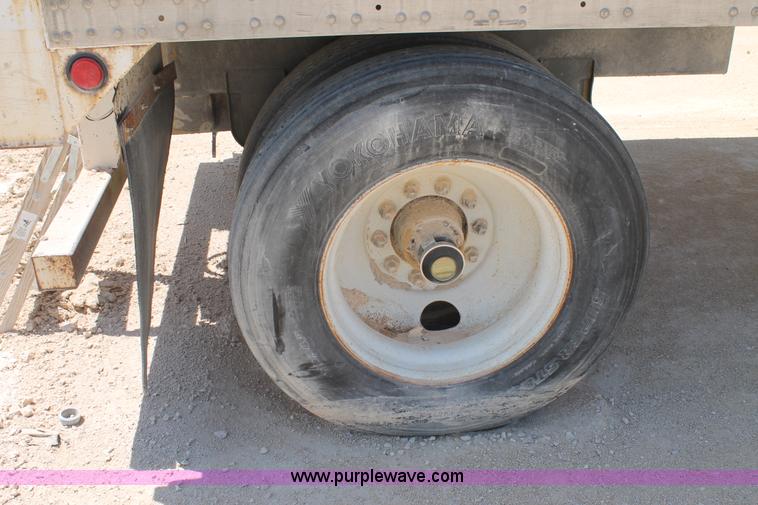 image for item H2957 2005 Trailmobile electric control van