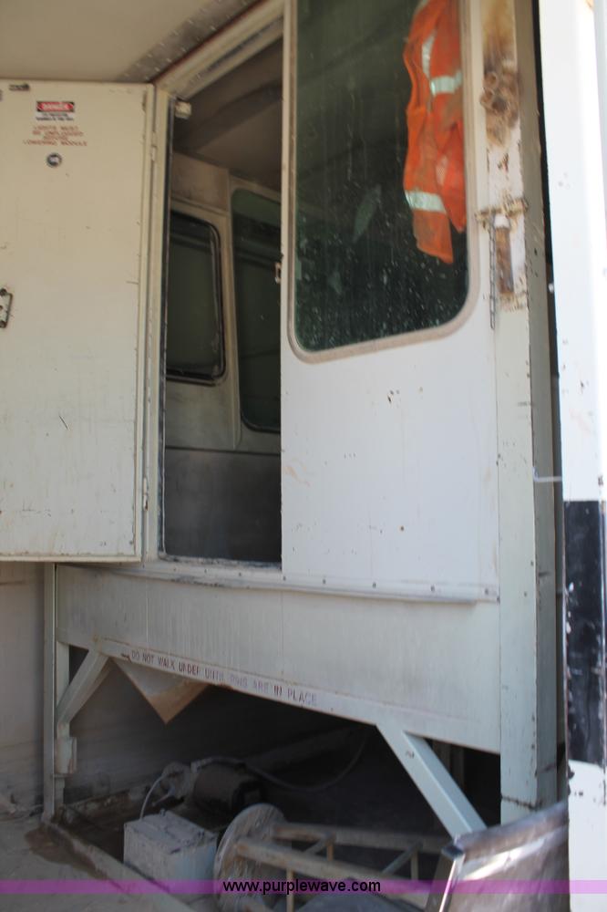 image for item H2957 2005 Trailmobile electric control van