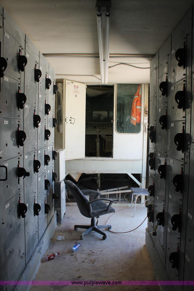 image for item H2957 2005 Trailmobile electric control van