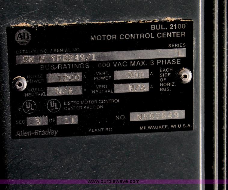 image for item H2957 2005 Trailmobile electric control van