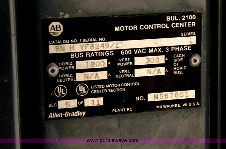 image for item H2957 2005 Trailmobile electric control van