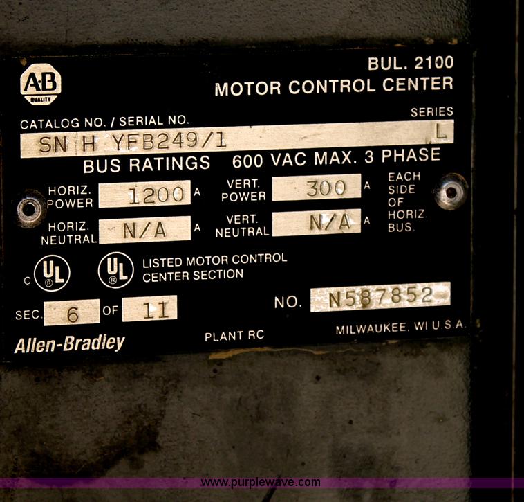 image for item H2957 2005 Trailmobile electric control van