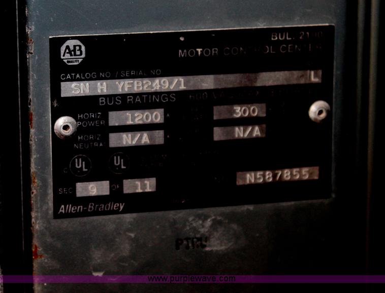 image for item H2957 2005 Trailmobile electric control van