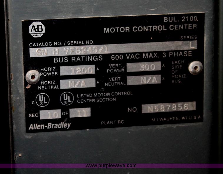 image for item H2957 2005 Trailmobile electric control van