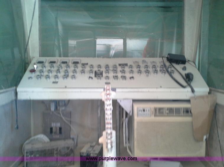 image for item H2957 2005 Trailmobile electric control van