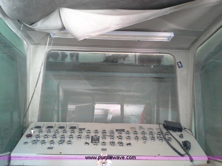 image for item H2957 2005 Trailmobile electric control van