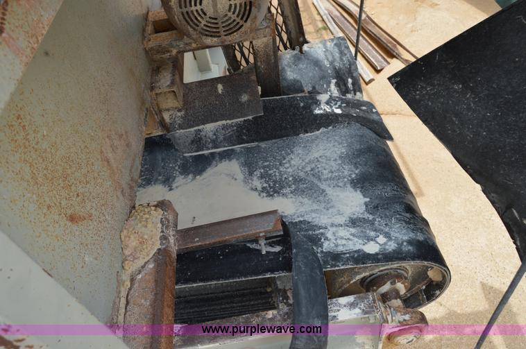 image for item H2970 1979 Cedarapids 7203-38 portable screening plant