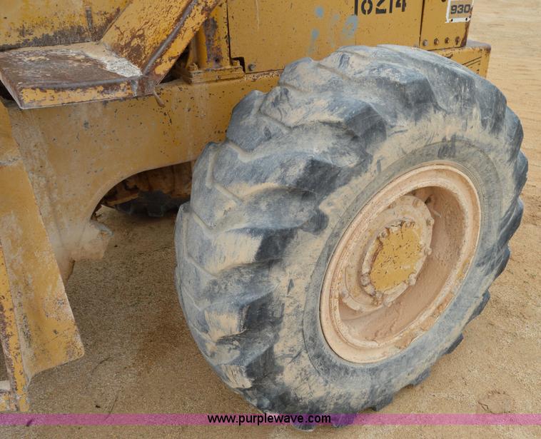 image for item H2975 1970 Caterpillar 930 wheel loader