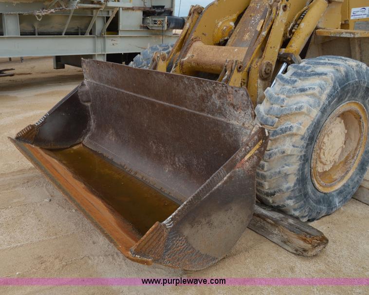 image for item H2975 1970 Caterpillar 930 wheel loader