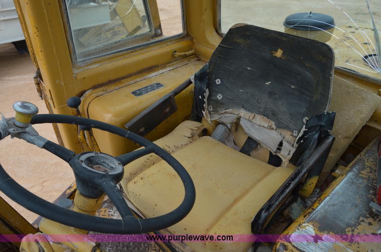 image for item H2975 1970 Caterpillar 930 wheel loader