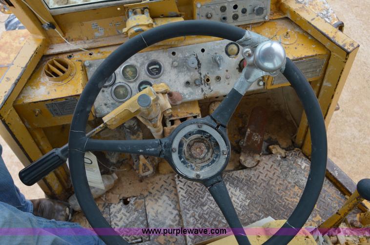 image for item H2975 1970 Caterpillar 930 wheel loader