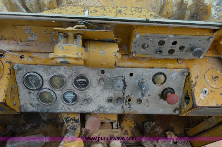 image for item H2975 1970 Caterpillar 930 wheel loader