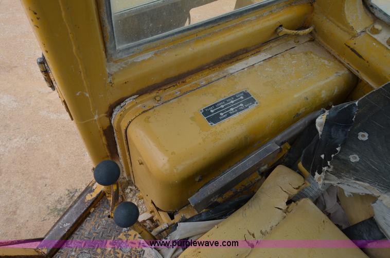 image for item H2975 1970 Caterpillar 930 wheel loader