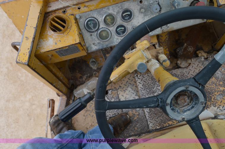 image for item H2975 1970 Caterpillar 930 wheel loader