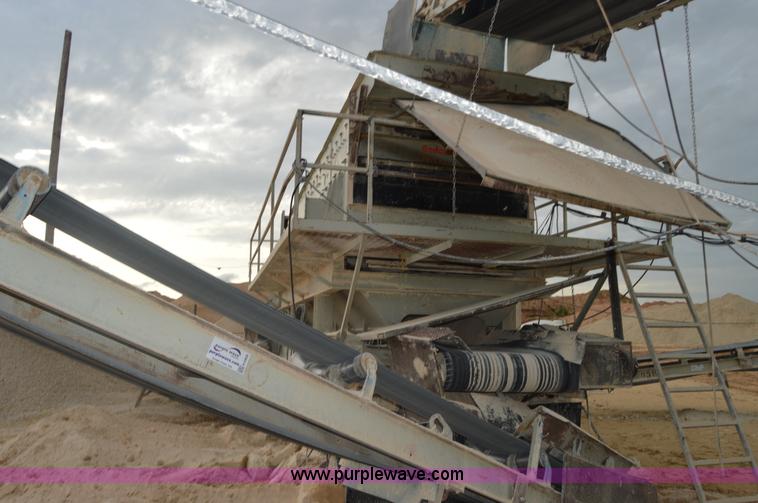 image for item H2976 1979 Cedarapids FSG-7203-38 portable screening plant