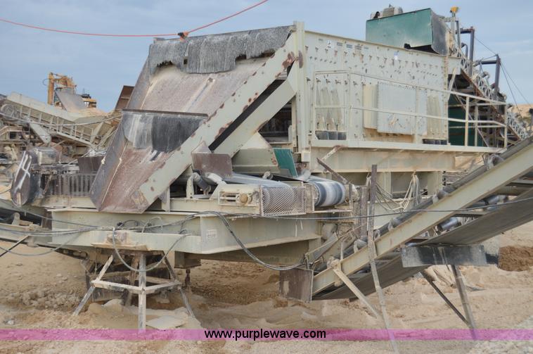 image for item H2976 1979 Cedarapids FSG-7203-38 portable screening plant