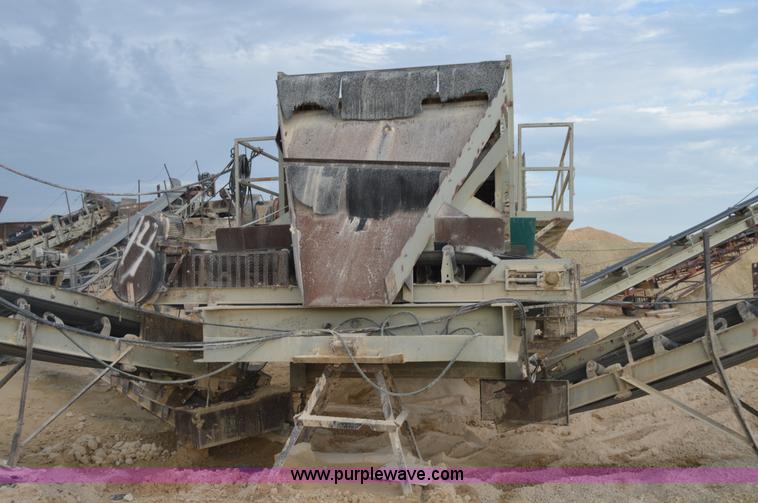 image for item H2976 1979 Cedarapids FSG-7203-38 portable screening plant