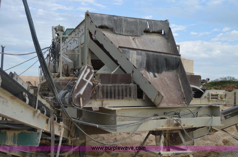 image for item H2976 1979 Cedarapids FSG-7203-38 portable screening plant