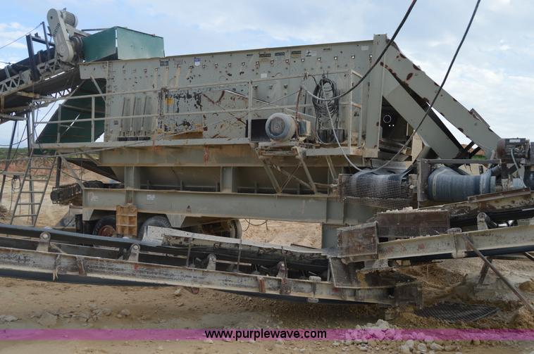 image for item H2976 1979 Cedarapids FSG-7203-38 portable screening plant