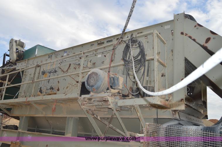 image for item H2976 1979 Cedarapids FSG-7203-38 portable screening plant