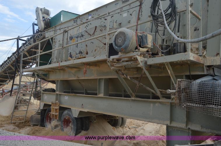 image for item H2976 1979 Cedarapids FSG-7203-38 portable screening plant