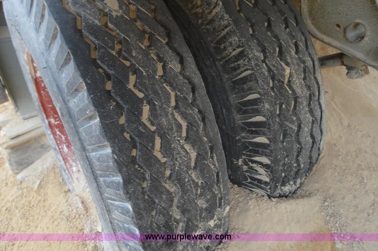 image for item H2976 1979 Cedarapids FSG-7203-38 portable screening plant