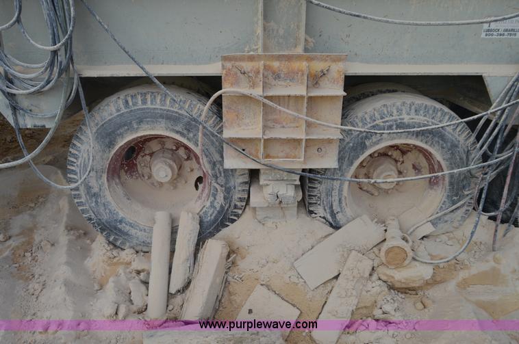 image for item H2976 1979 Cedarapids FSG-7203-38 portable screening plant