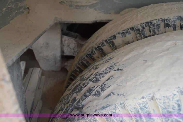 image for item H2976 1979 Cedarapids FSG-7203-38 portable screening plant