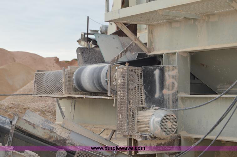 image for item H2976 1979 Cedarapids FSG-7203-38 portable screening plant