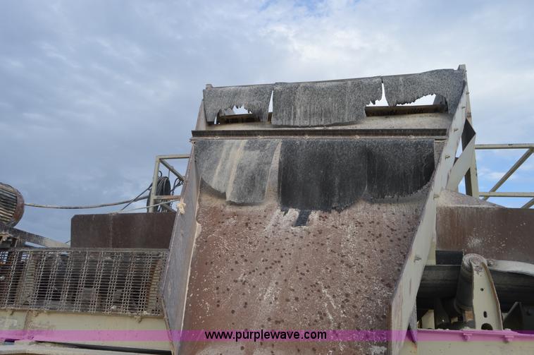 image for item H2976 1979 Cedarapids FSG-7203-38 portable screening plant