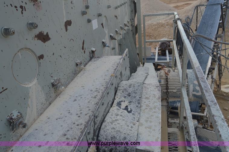 image for item H2976 1979 Cedarapids FSG-7203-38 portable screening plant