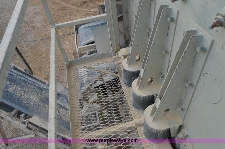 image for item H2976 1979 Cedarapids FSG-7203-38 portable screening plant