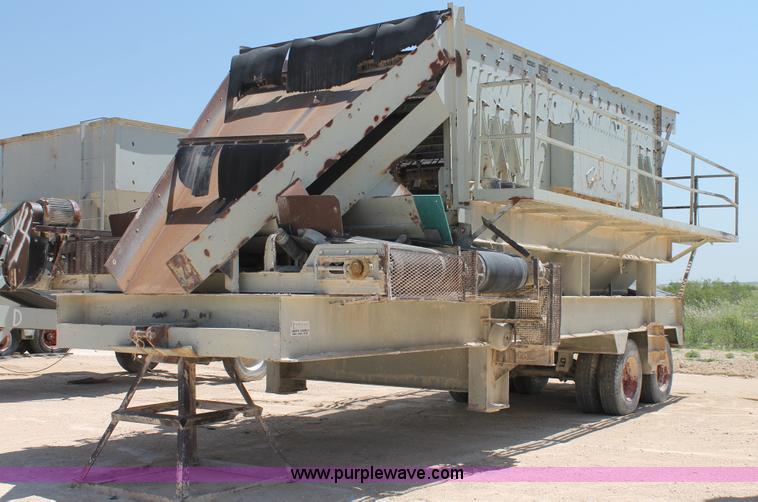 image for item H2976 1979 Cedarapids FSG-7203-38 portable screening plant