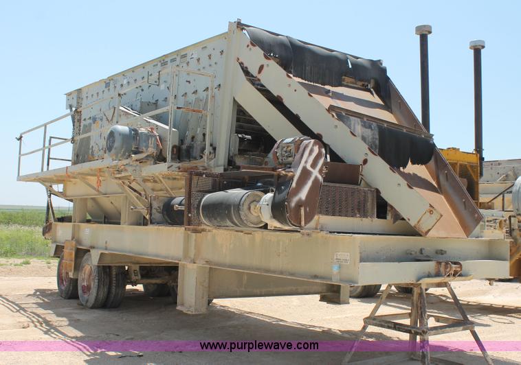 image for item H2976 1979 Cedarapids FSG-7203-38 portable screening plant