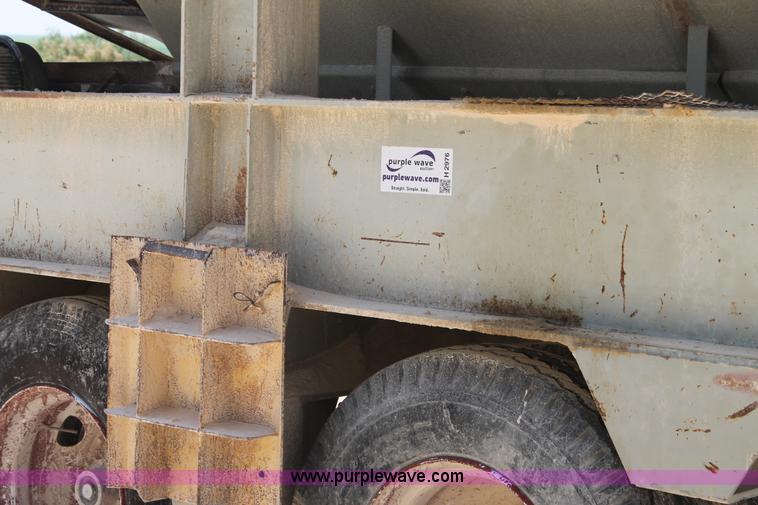 image for item H2976 1979 Cedarapids FSG-7203-38 portable screening plant