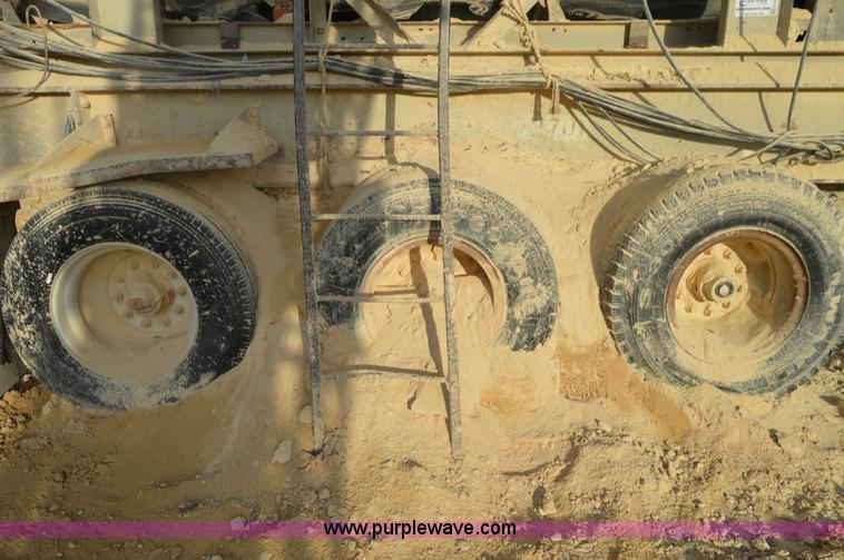 image for item H2977 1997 Cedarapids 5048 HSI crusher